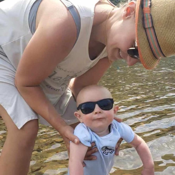 Meet your Posher, Jennifer - Picture 1 of 1